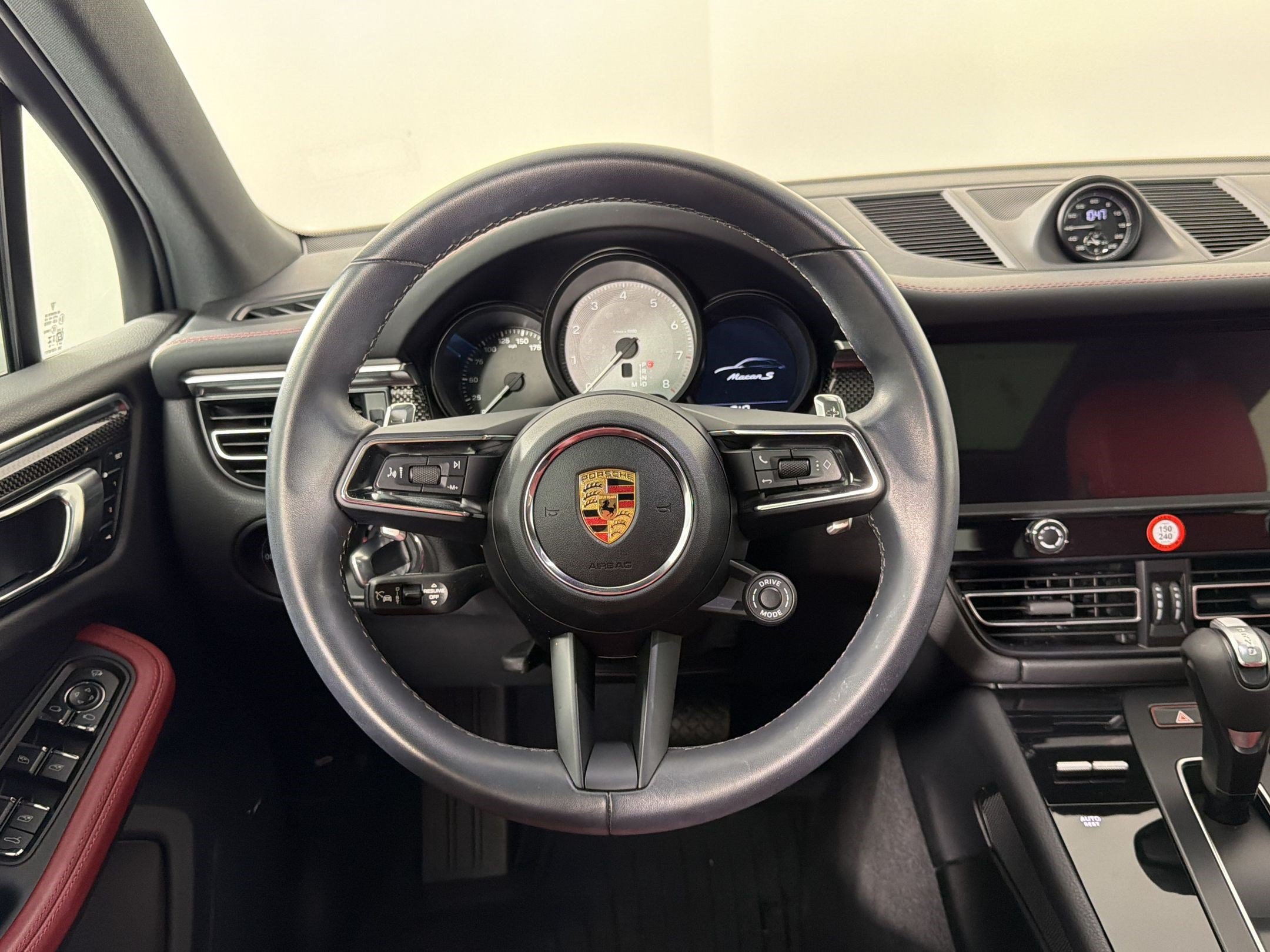 Certified 2024 Porsche Macan S AWD/4WD image 11