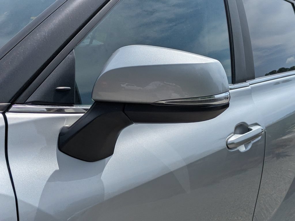 Used 2023 Toyota Highlander XLE FWD image 10