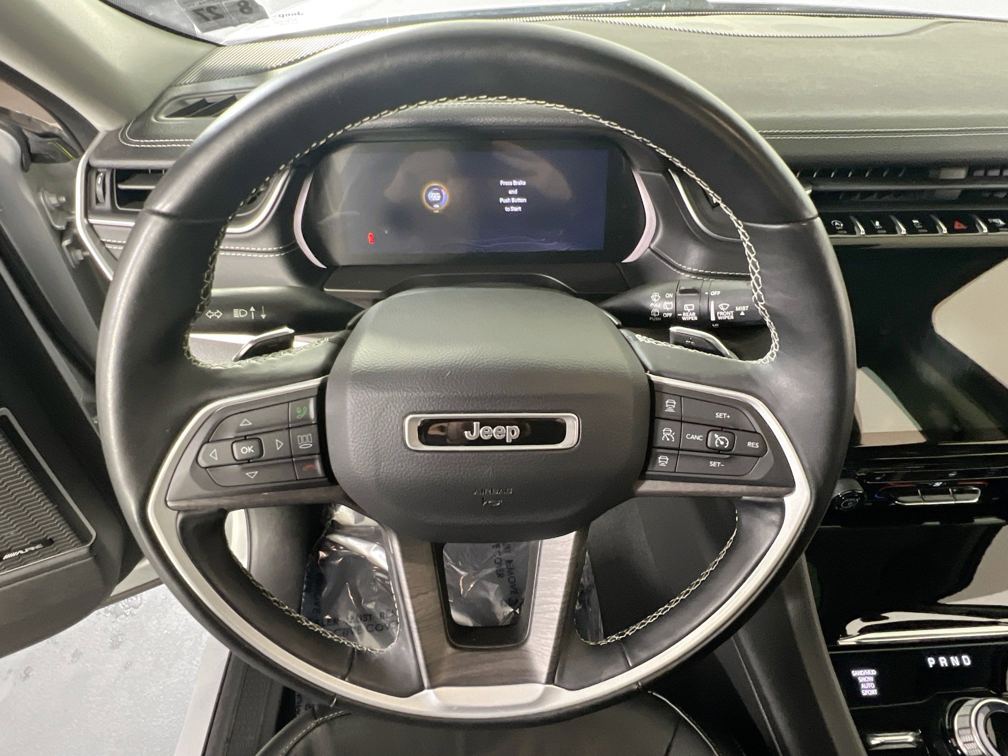 Used 2022 Jeep Grand Cherokee Limited image 11