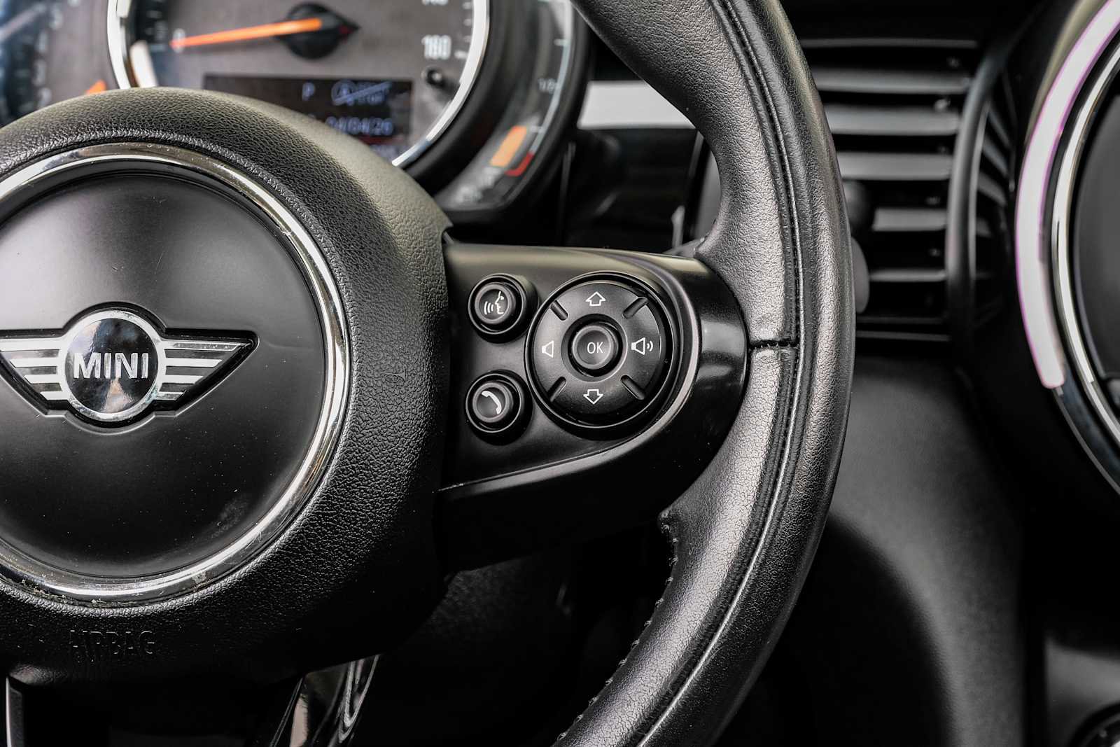 Used 2019 MINI Cooper 4-Door Hardtop image 22