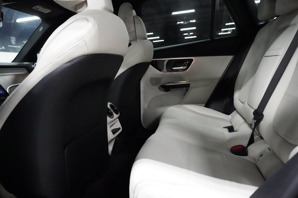 Used 2024 Mercedes-Benz GLC 300 4MATIC image 14