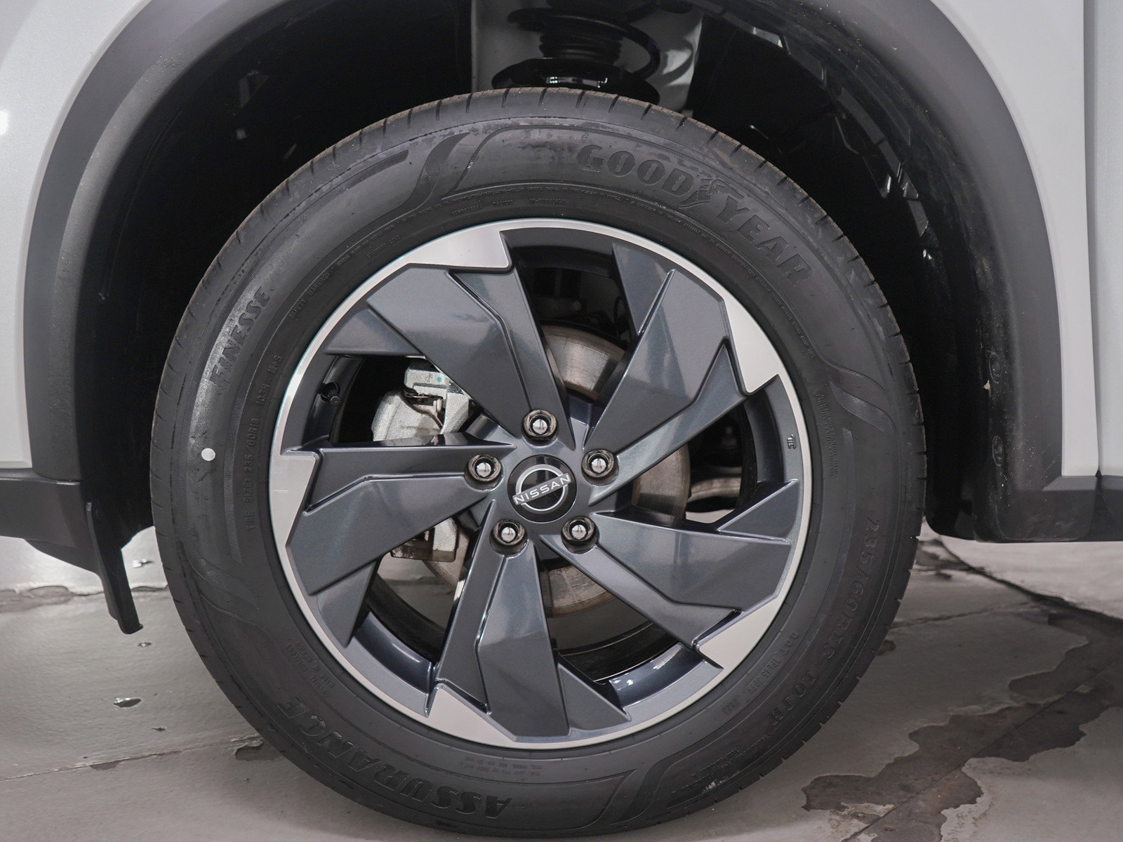 Used 2025 Nissan Rogue SV image 31