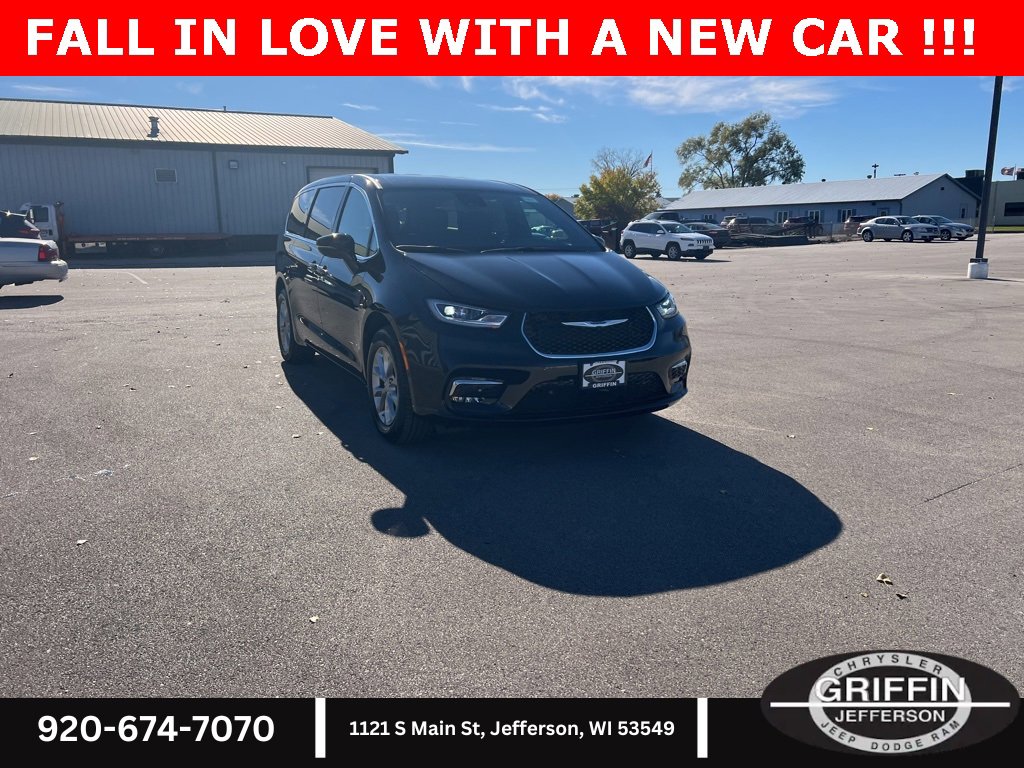 New 2026 Chrysler Pacifica Select image 4