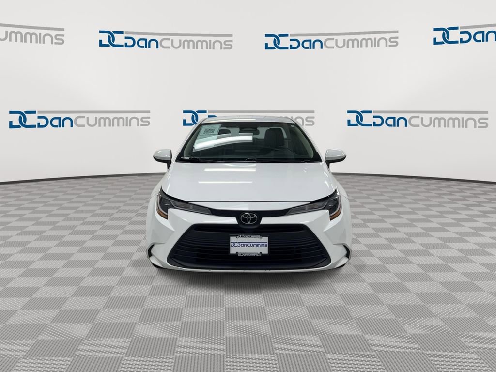 Used 2023 Toyota Corolla LE FWD image 3