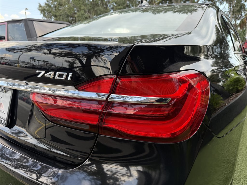 Used 2019 BMW 740i xDrive image 12