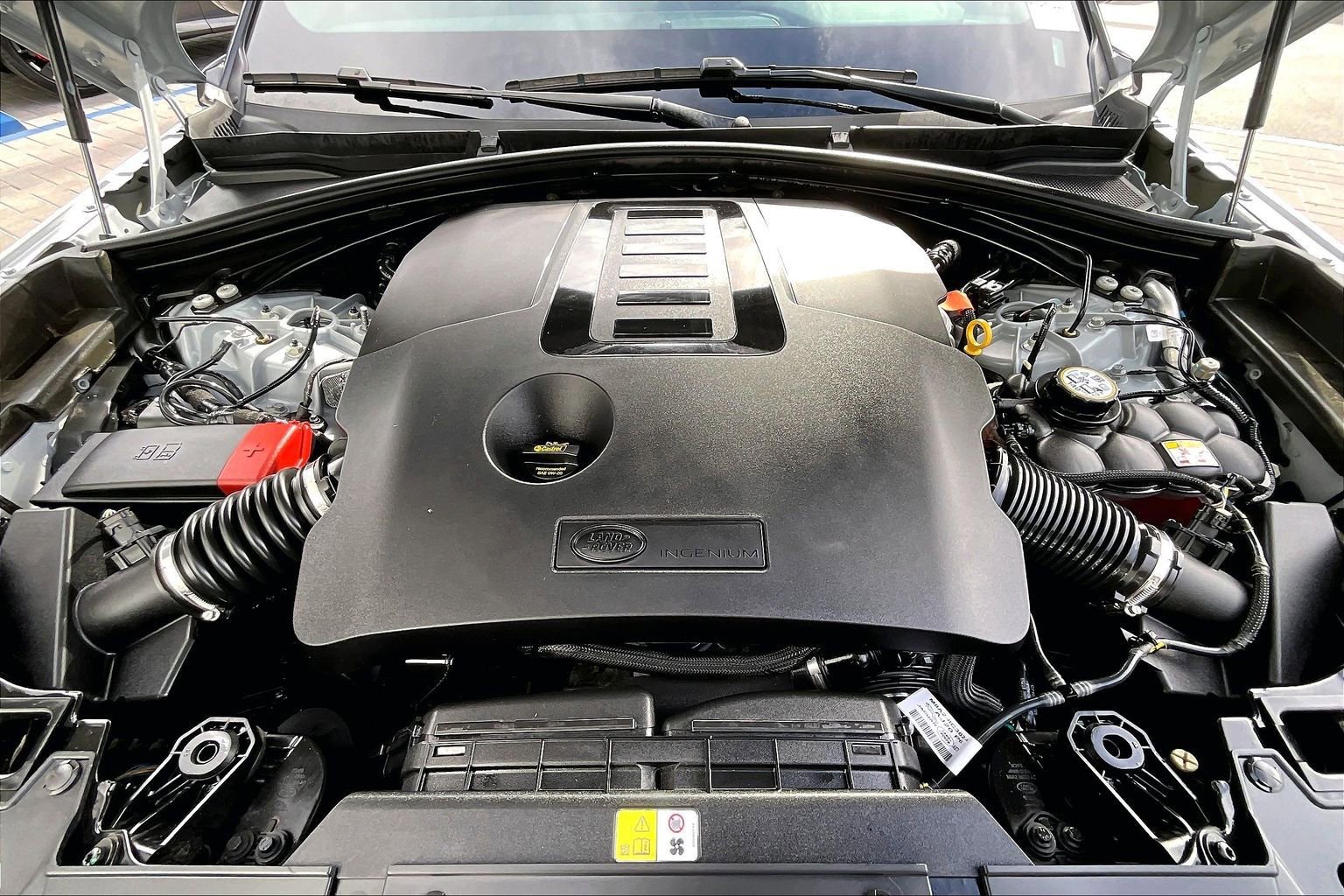 Certified 2025 Land Rover Range Rover Velar Dynamic SE image 10