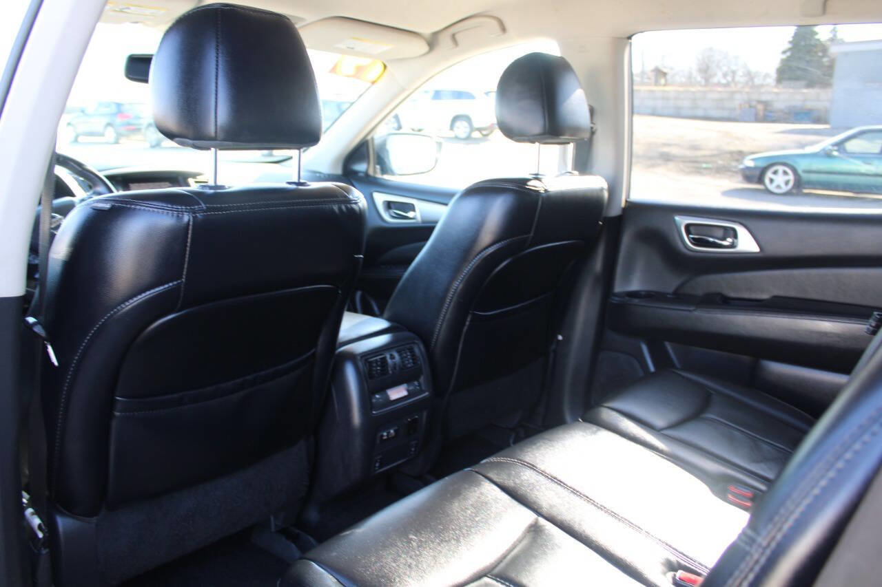 Used 2019 Nissan Pathfinder SL image 16
