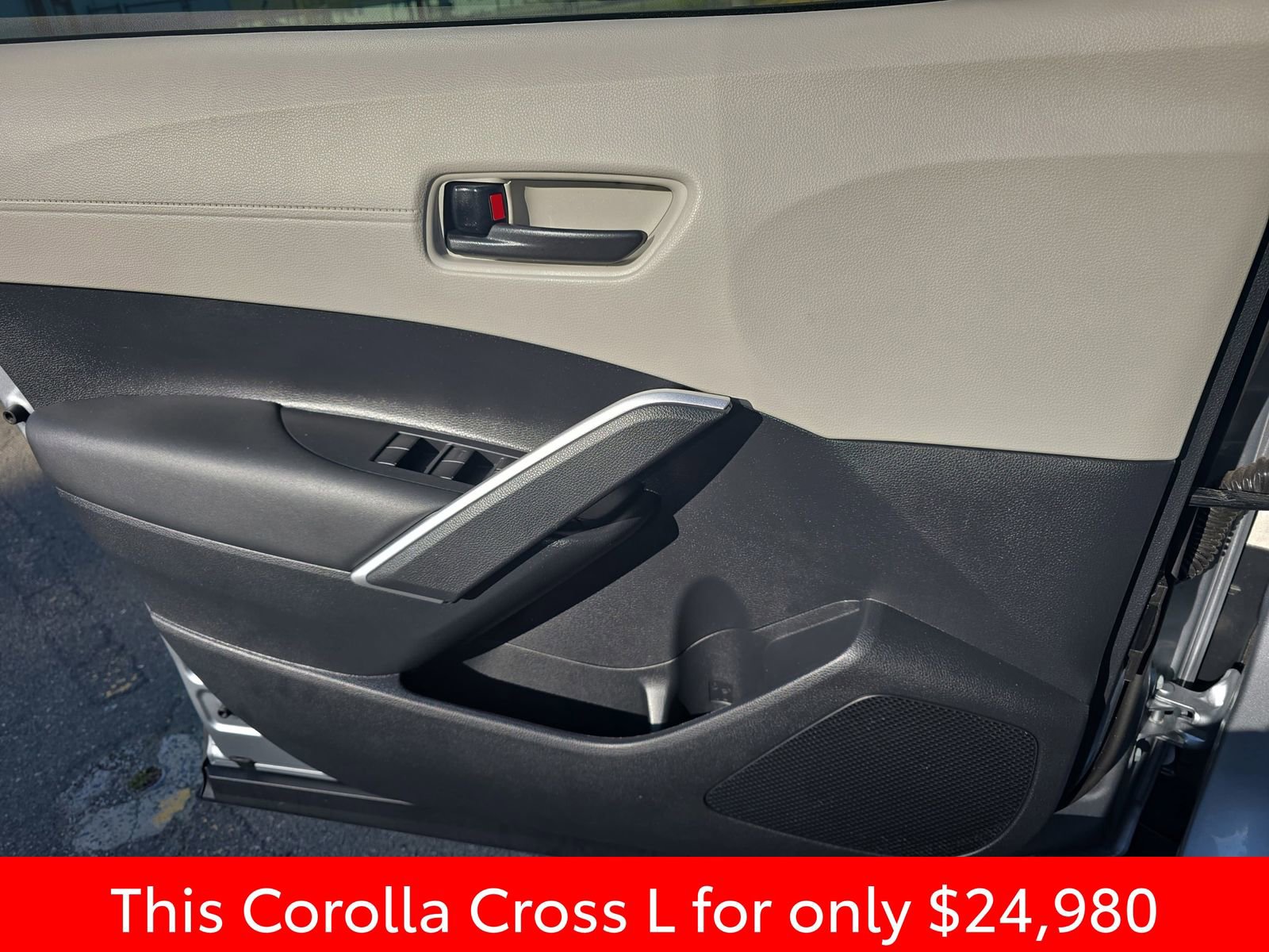 Used 2024 Toyota Corolla Cross L image 33