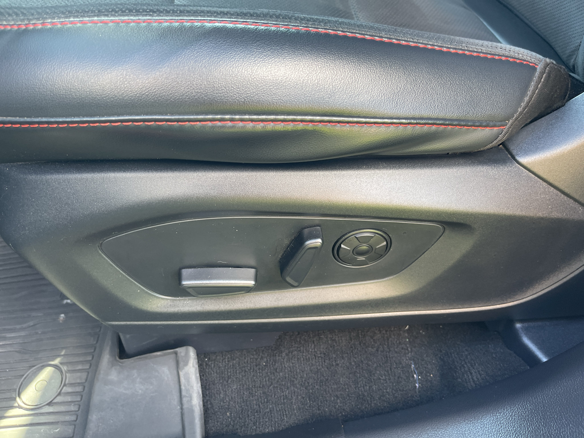 Used 2025 Ford Explorer ST AWD/4WD image 16