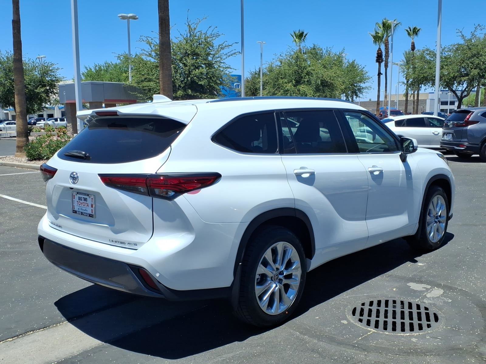 Used 2023 Toyota Highlander Limited AWD/4WD image 4