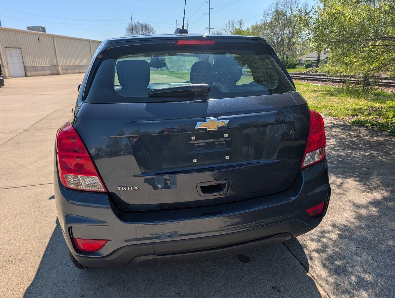 Used 2018 Chevrolet Trax LS image 2