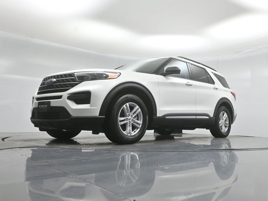 Certified 2024 Ford Explorer XLT RWD image 44