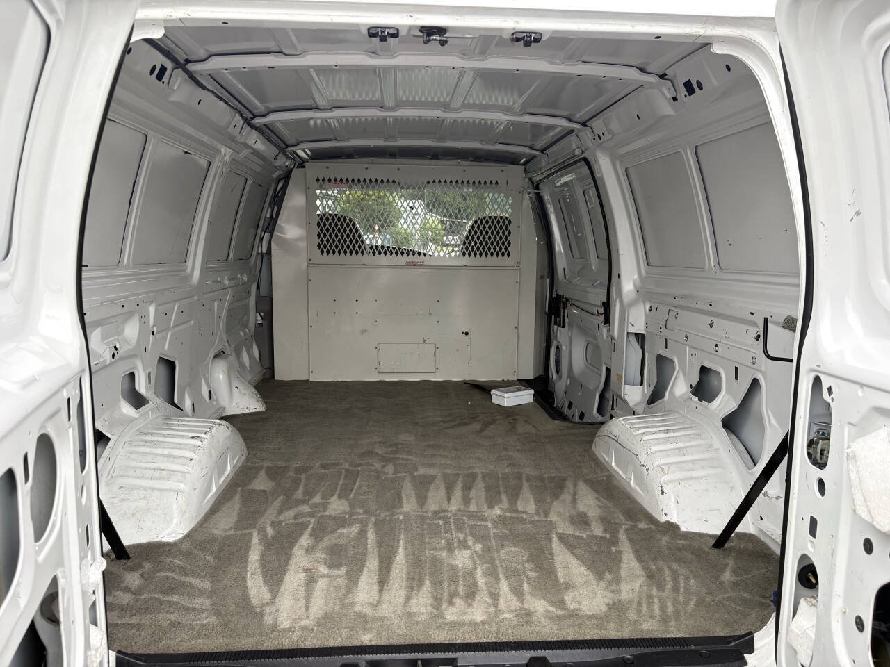 Used 1999 Ford E-150 and Econoline 150 RWD image 21
