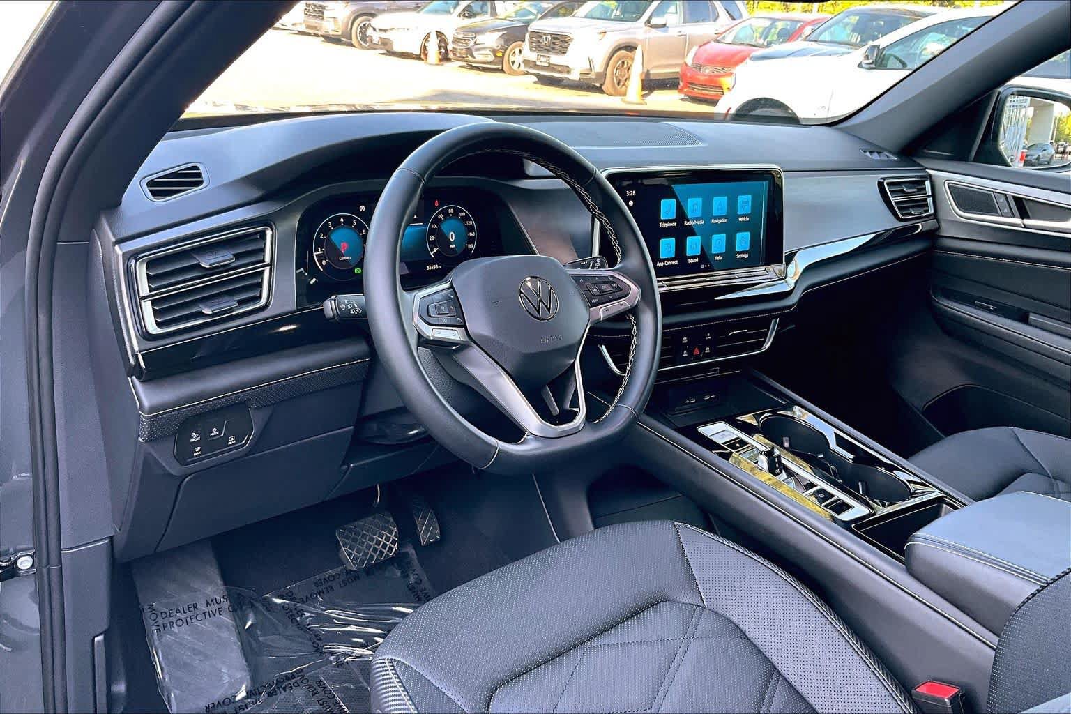 Used 2025 Volkswagen Atlas Cross Sport SE FWD image 18