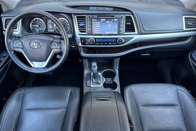 Used 2015 Toyota Highlander XLE FWD image 14