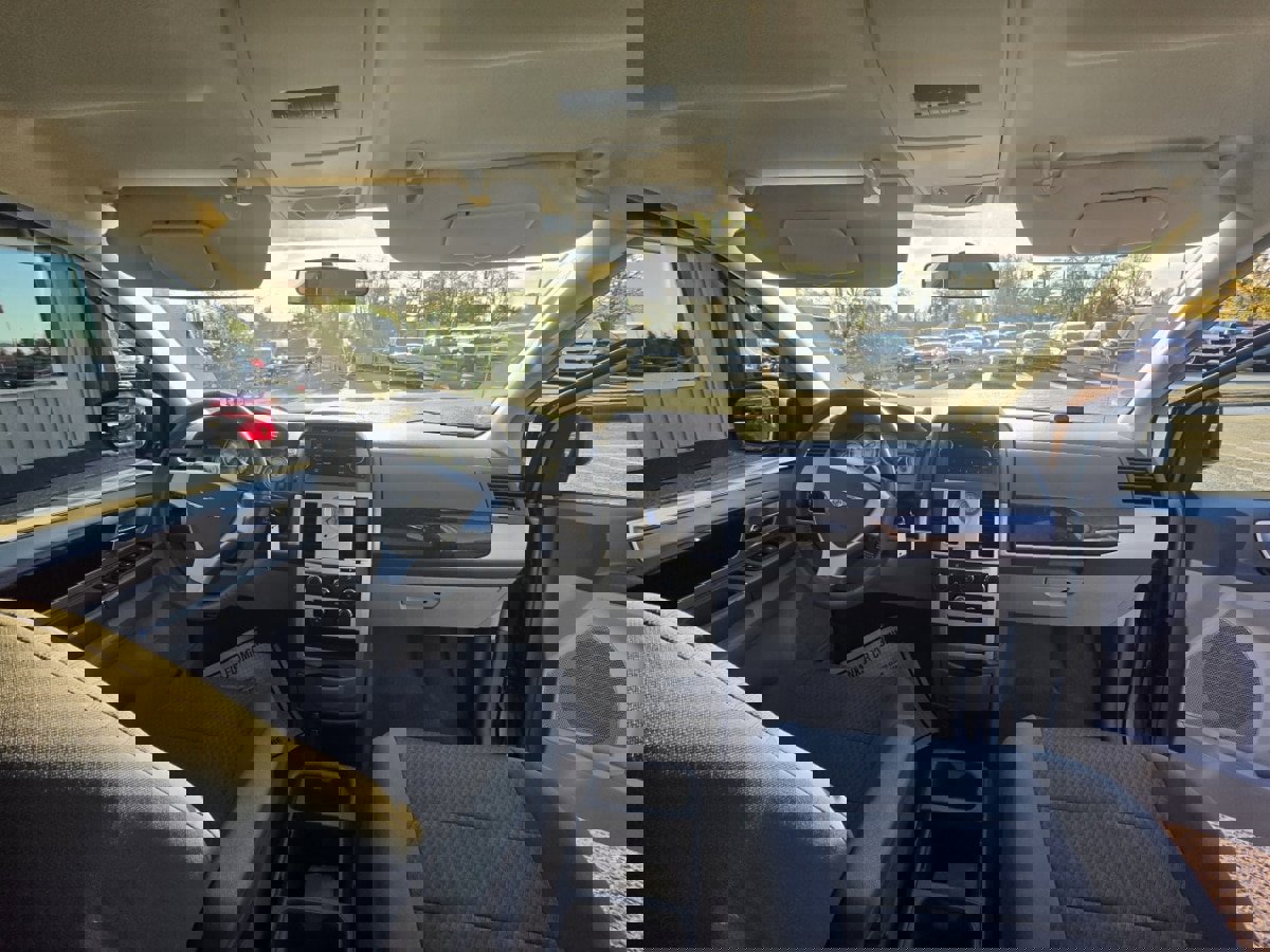 Used 2010 Chrysler Town & Country Touring FWD image 11