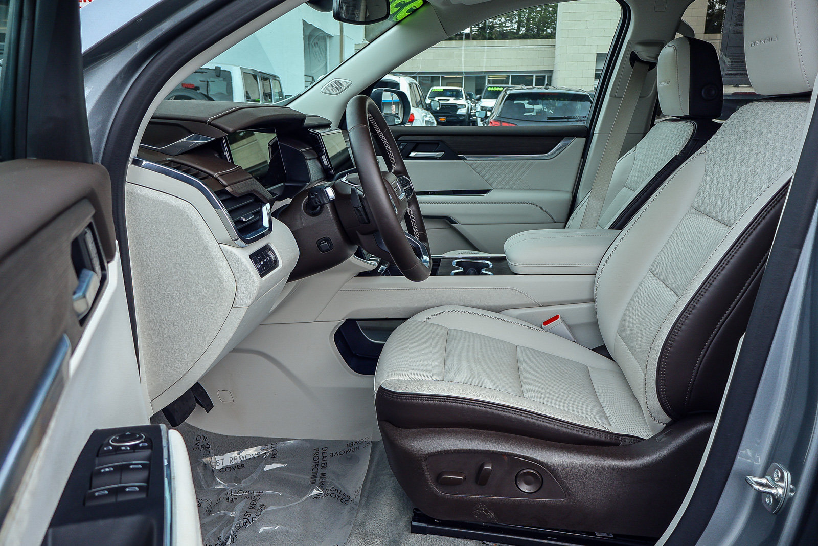 Used 2025 GMC Acadia Denali AWD/4WD image 2
