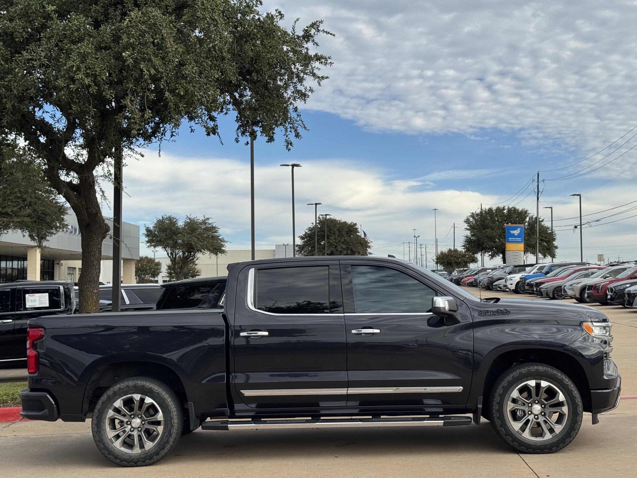Used 2024 Chevrolet Silverado 1500 High Country w/ LPO, Dark Essentials Package AWD/4WD image 3