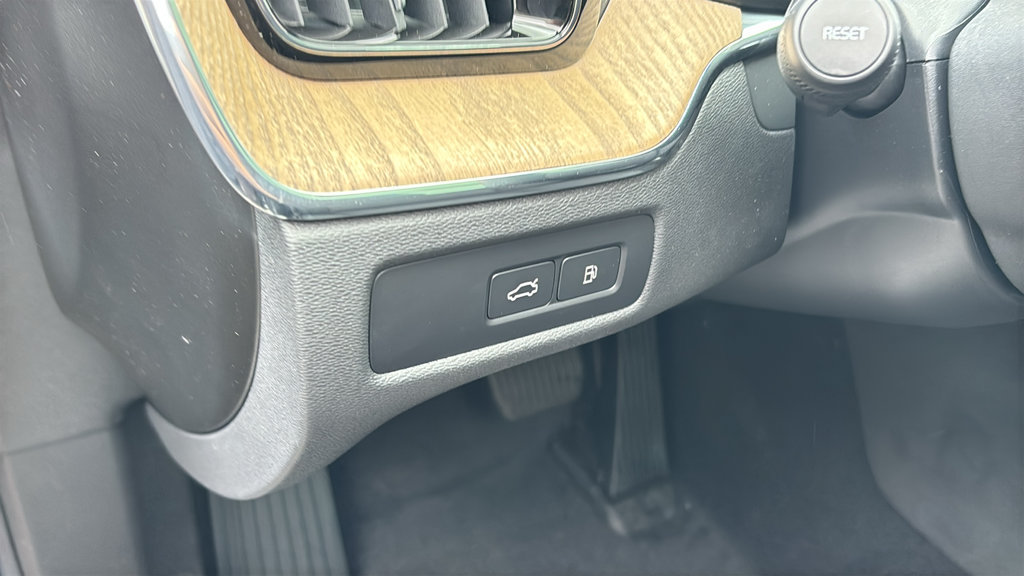 New 2027 Volvo XC60 T8 Plus AWD/4WD image 15