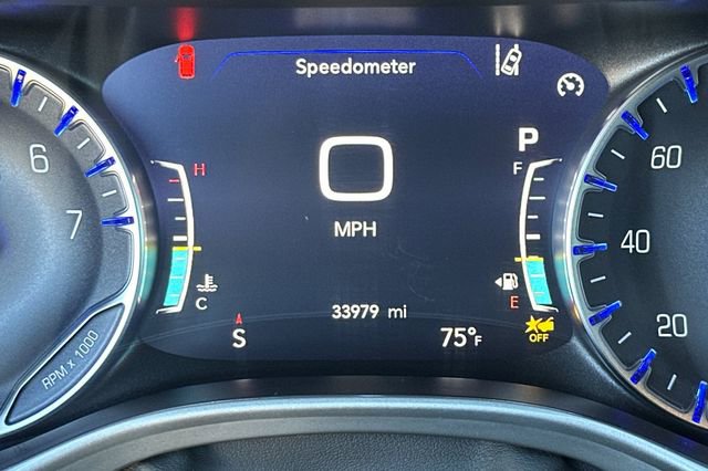 Used 2025 Chrysler Pacifica Select image 29