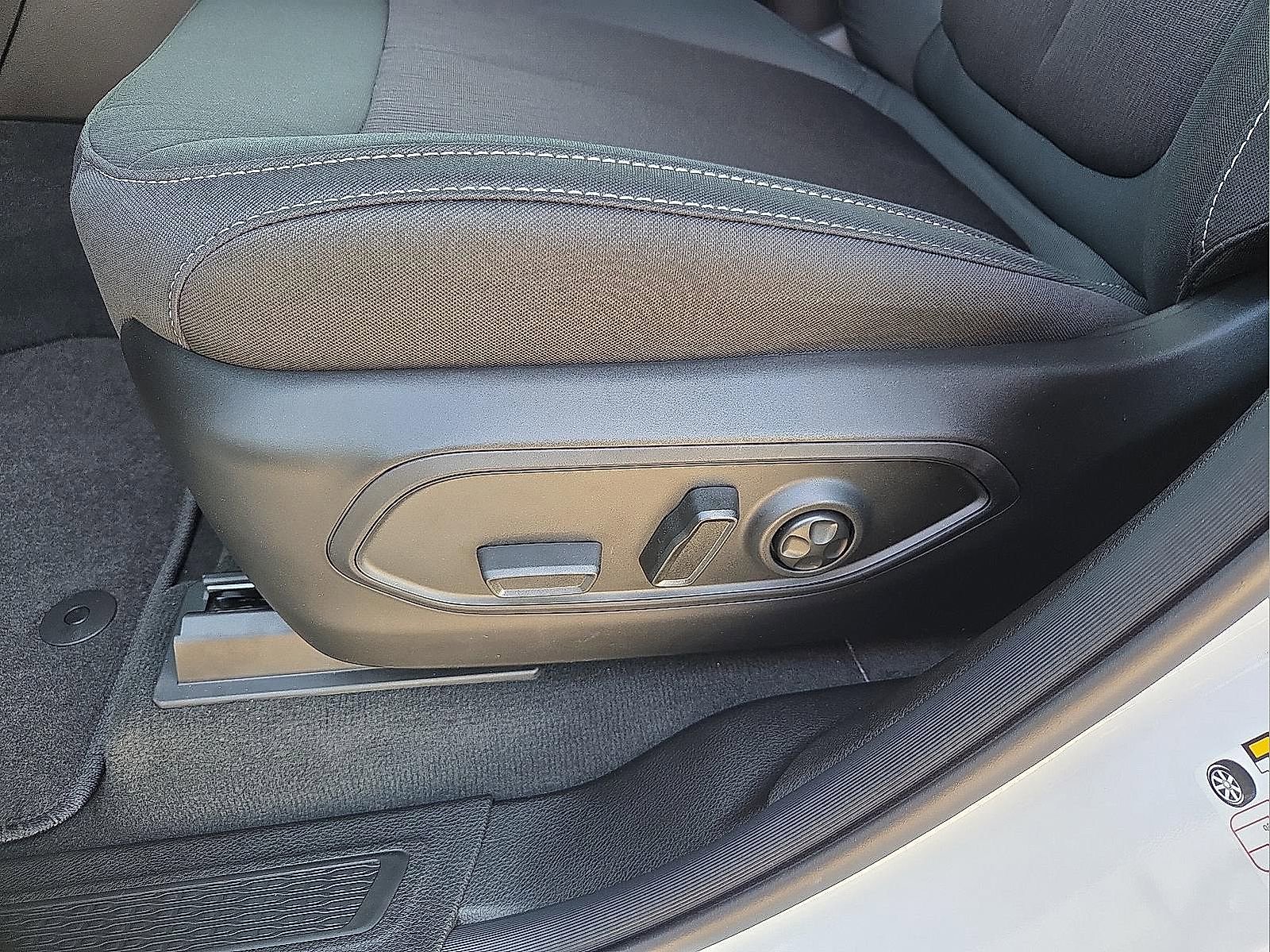 Used 2025 Jeep Grand Cherokee L Laredo image 15