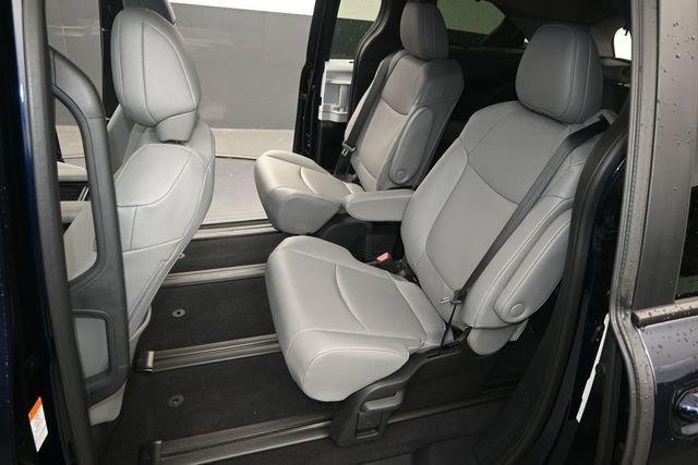 Used 2026 Toyota Sienna XLE AWD/4WD image 13