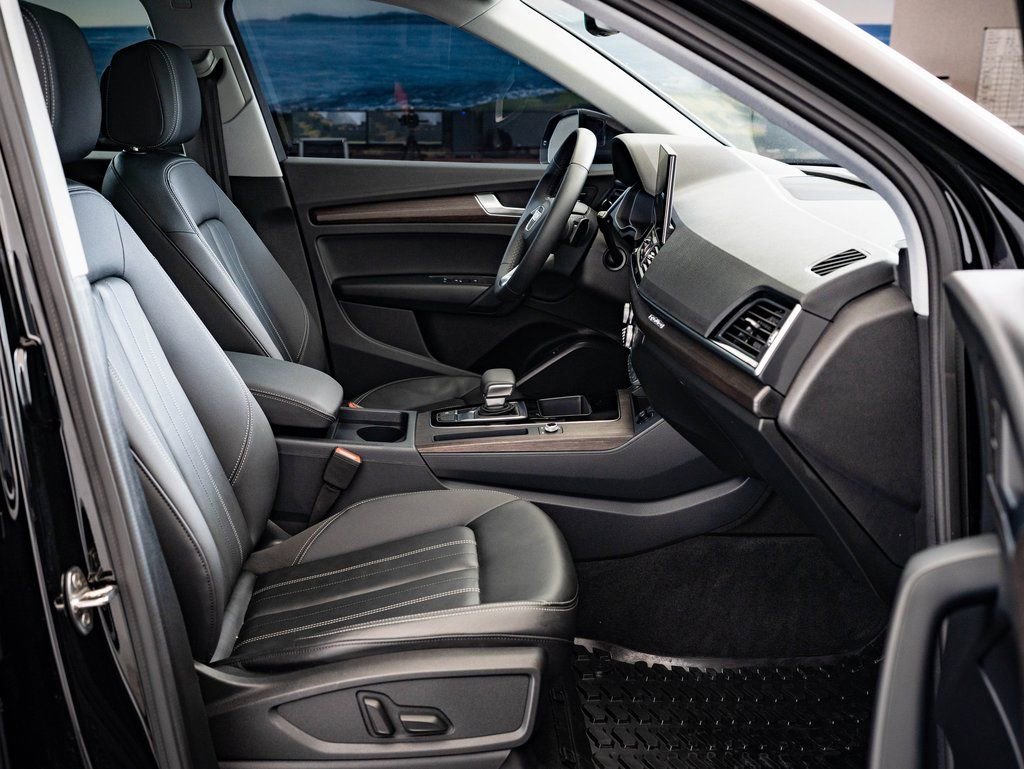 Certified 2025 Audi Q5 2.0T Premium w/ Convenience Plus Package image 21