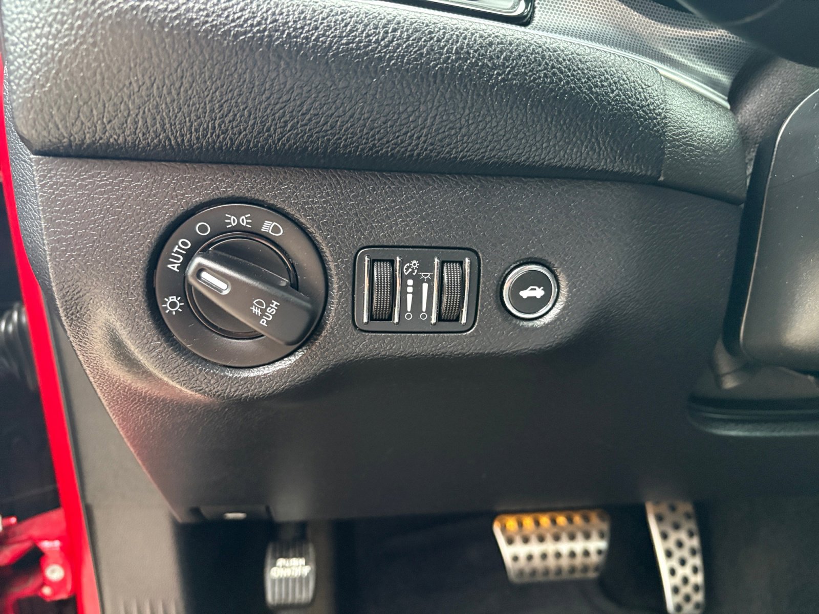 Used 2015 Dodge Challenger SXT Plus RWD image 26