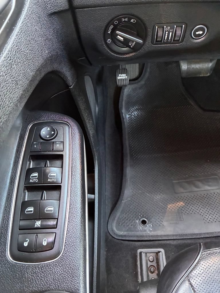 Used 2014 Chrysler 300 C w/ Beats Audio Group RWD image 25