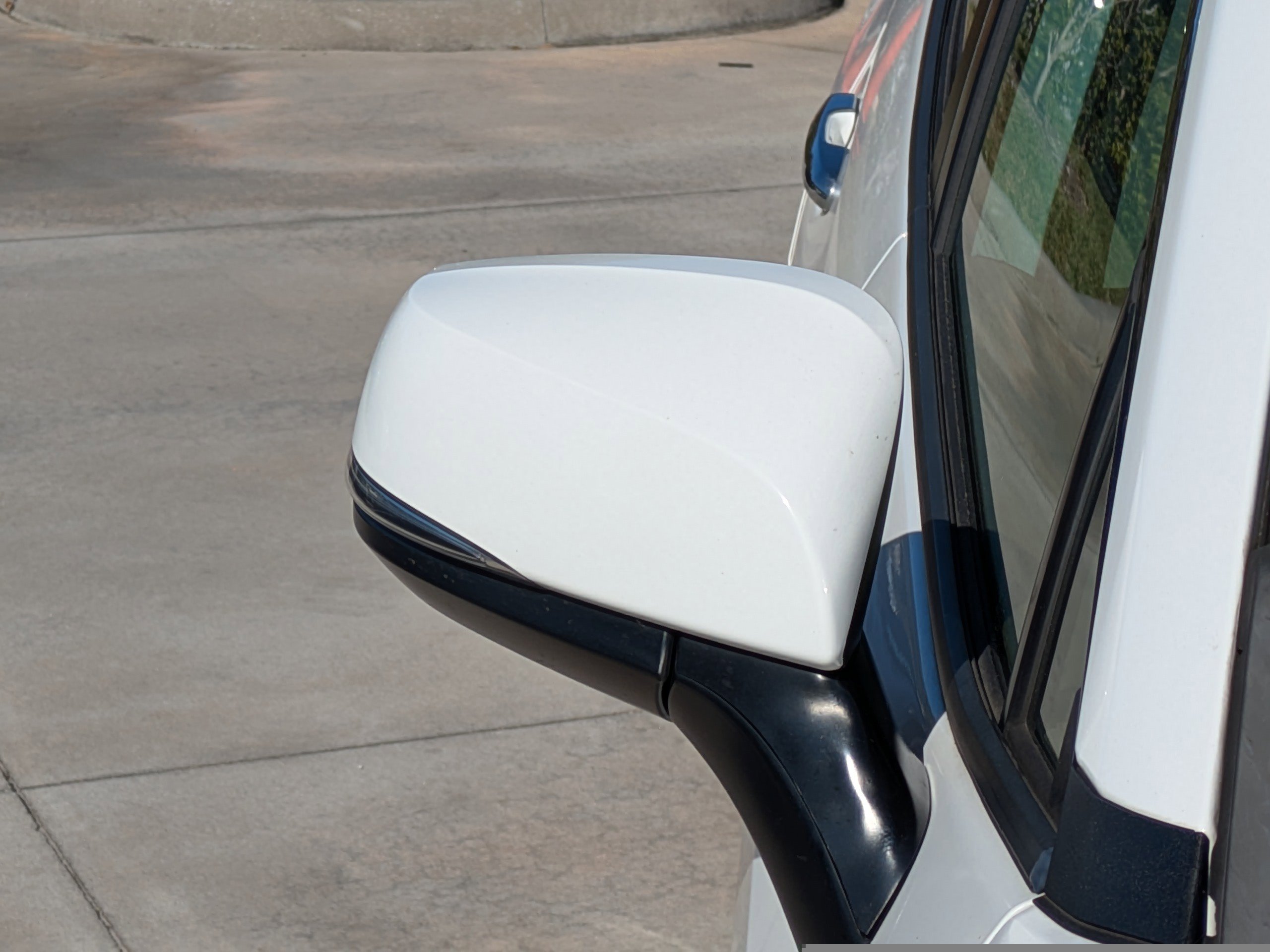 Used 2019 Toyota RAV4 XLE w/ Convenience Package image 8