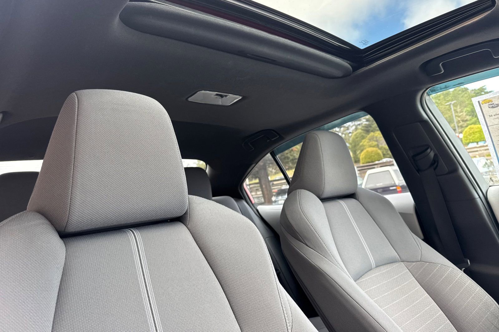 Used 2021 Toyota Corolla SE w/ SE Premium Package FWD image 19