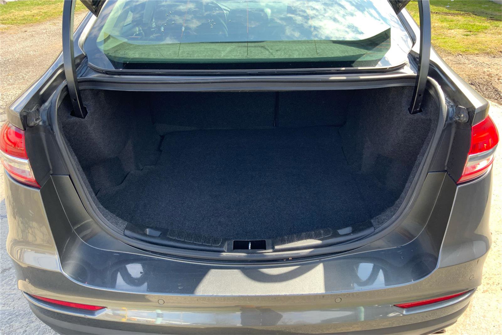 Used 2020 Ford Fusion SE w/ Equipment Group 151A image 12