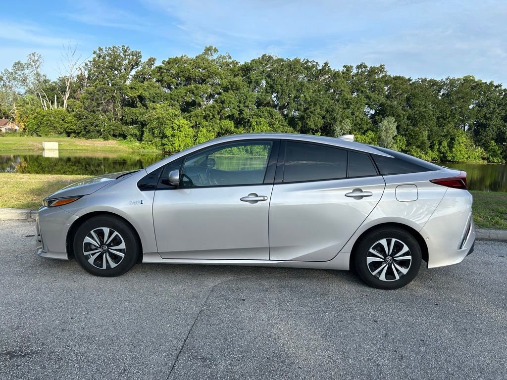 Used 2019 Toyota Prius Prime Advanced FWD image 3