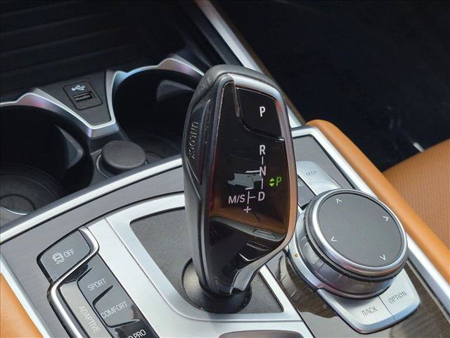 Used 2022 BMW 740i w/ Premium Package RWD image 12