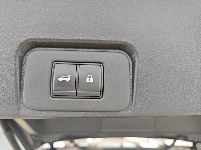 Used 2025 Nissan Rogue SV AWD/4WD image 33