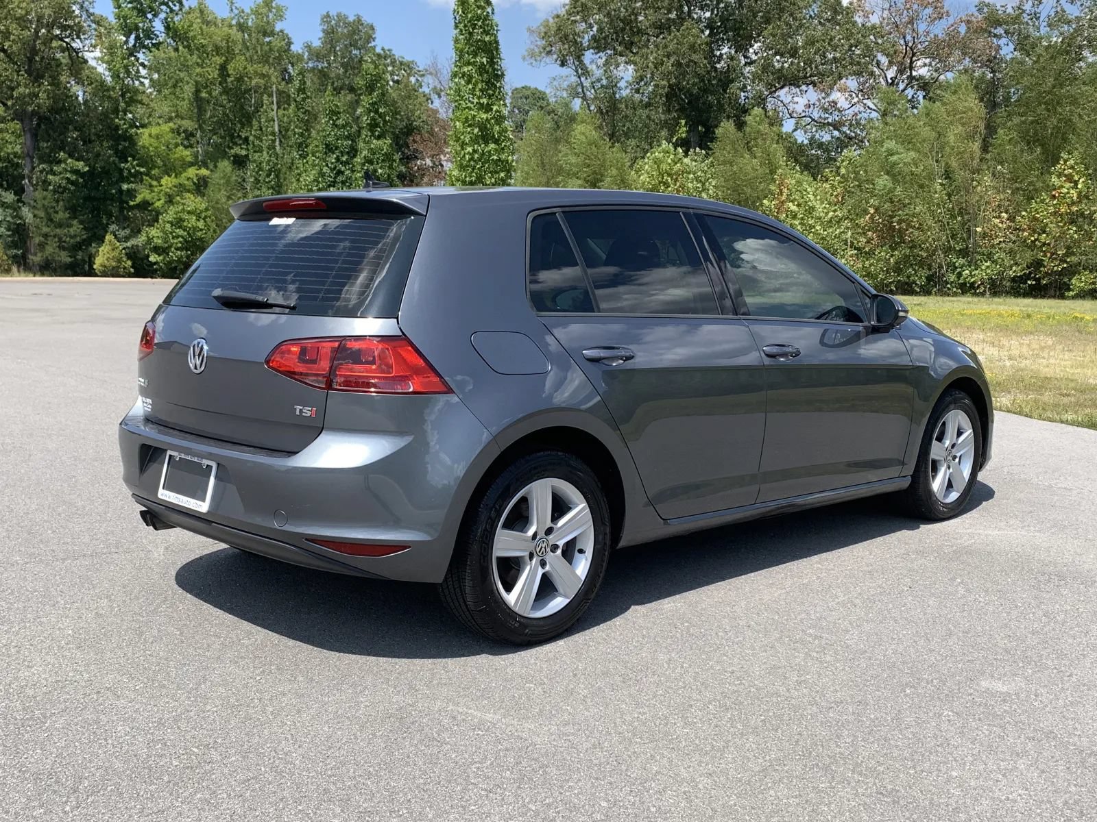Used 2017 Volkswagen Golf 4-Door FWD image 7