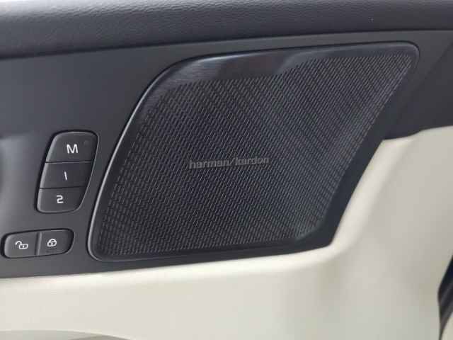 Used 2024 Volvo XC60 T8 Plus w/ Protection Package Premier image 15