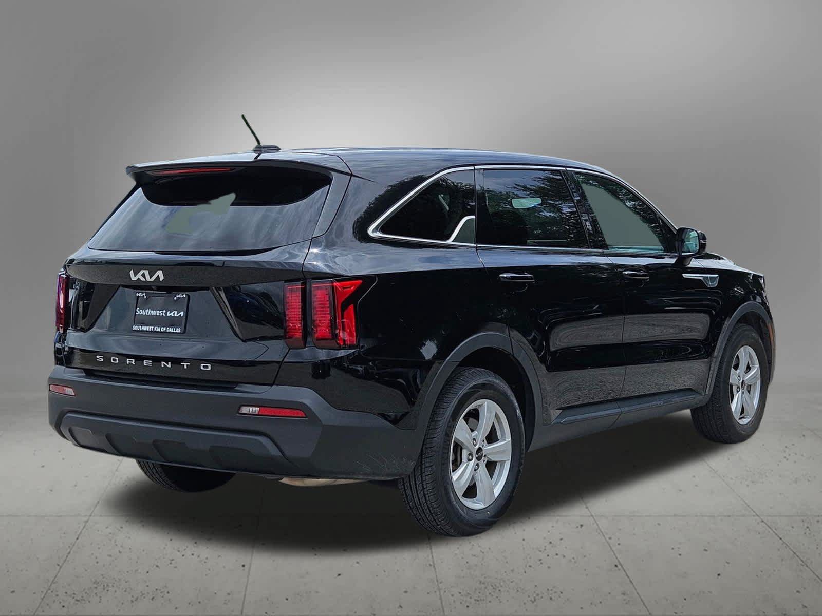 Used 2022 Kia Sorento LX FWD image 6