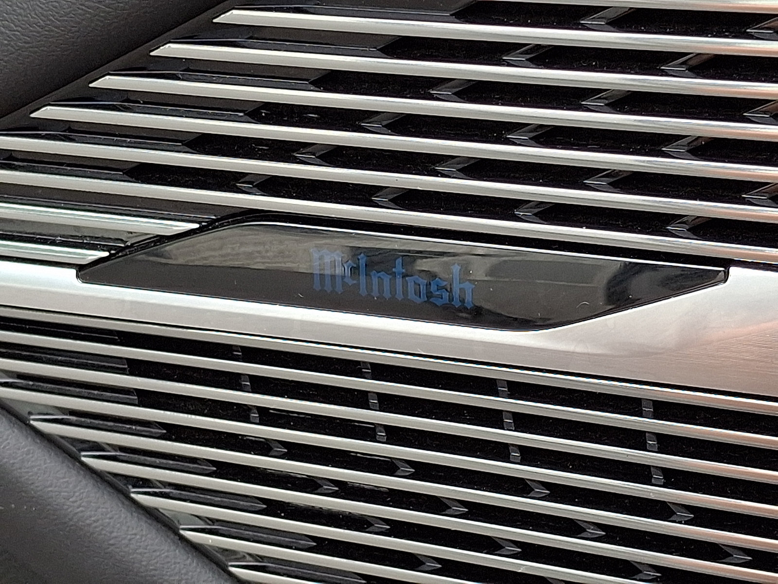 Used 2024 Jeep Grand Wagoneer L Series II w/ Quick Order Packagew 28T AWD/4WD image 31