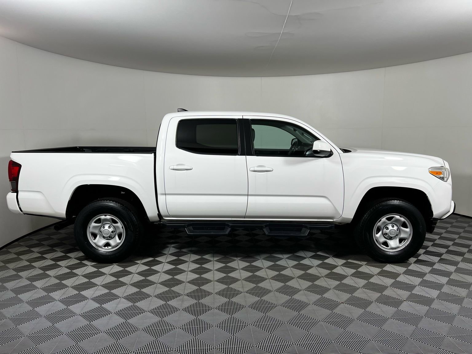 Used 2019 Toyota Tacoma SR w/ SR Convenience Package image 4