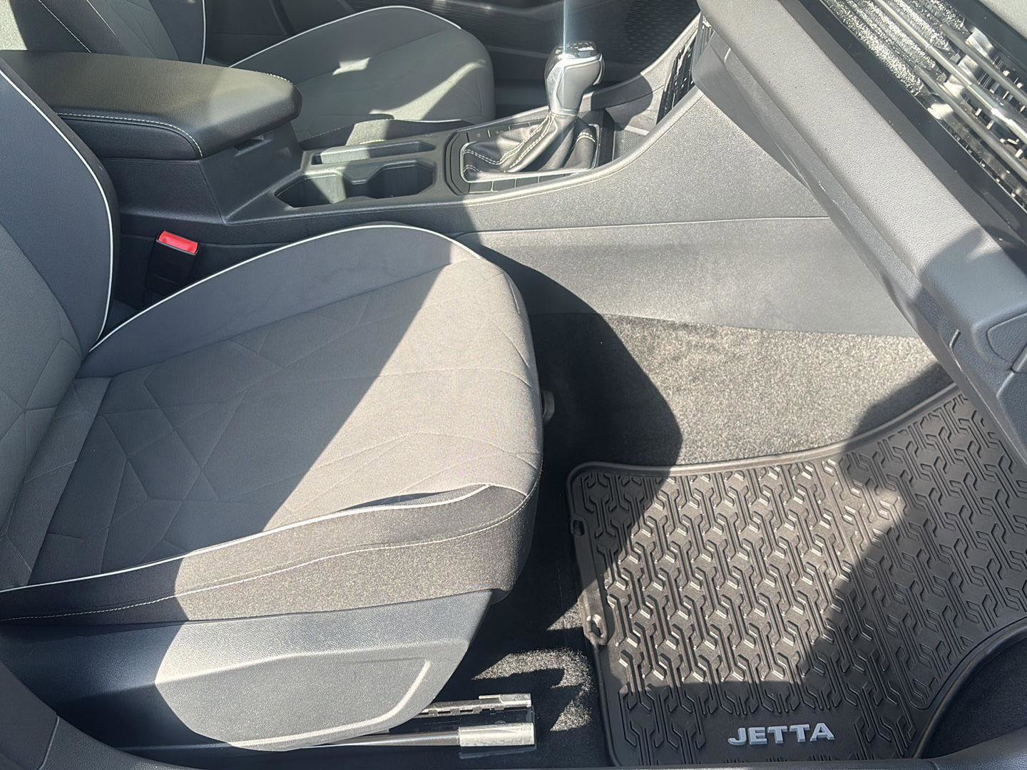 Used 2025 Volkswagen Jetta Sport image 22