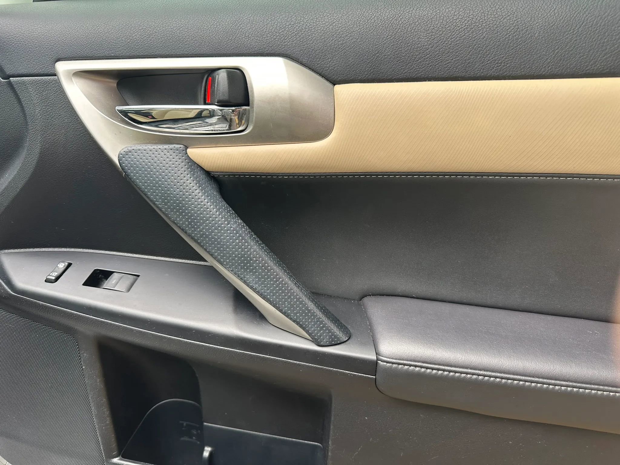 Used 2015 Lexus CT 200h FWD image 11