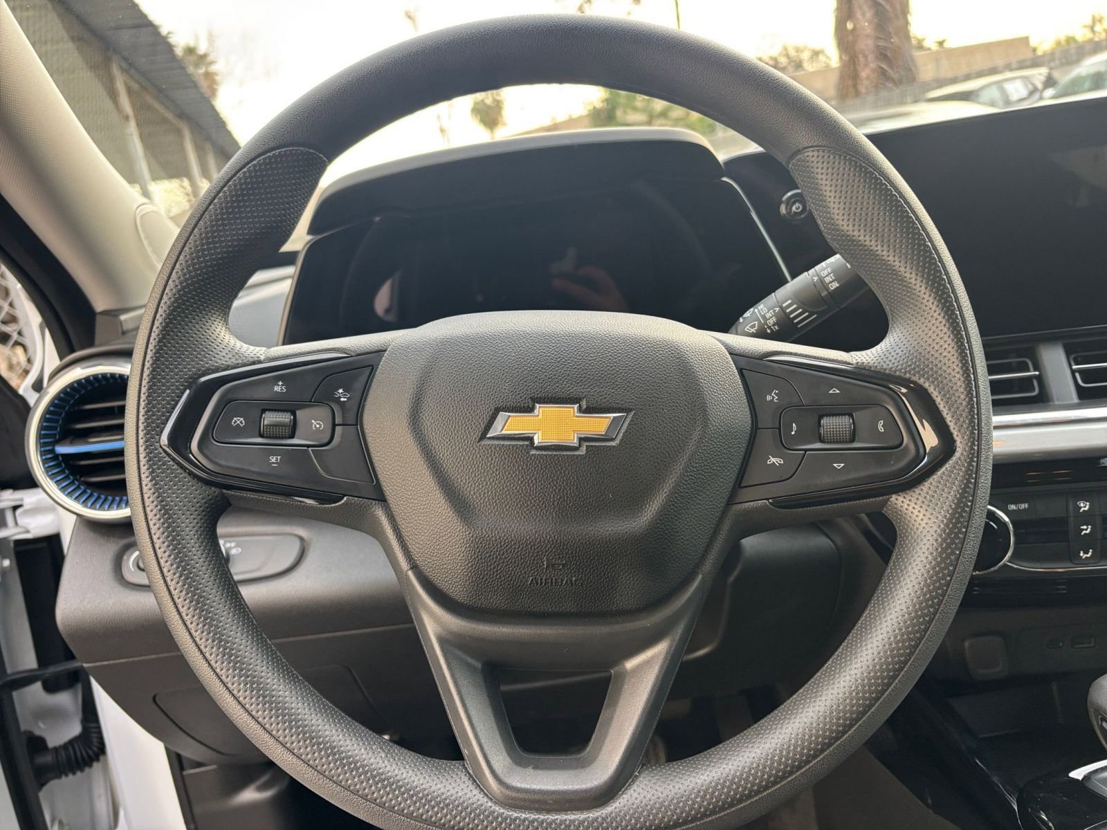 Used 2025 Chevrolet Trax LT image 31