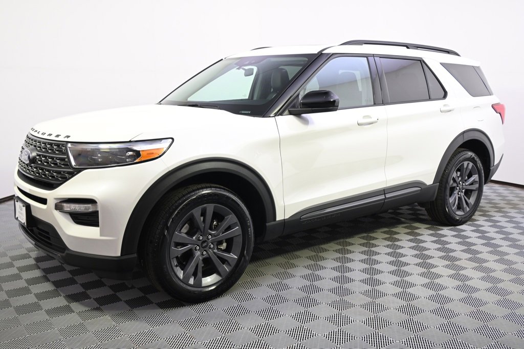 Used 2023 Ford Explorer XLT w/ Equipment Group 202A image 2