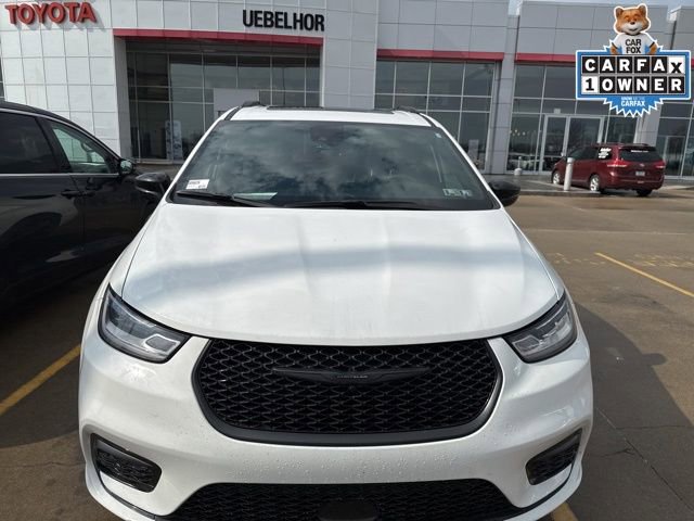 Used 2025 Chrysler Pacifica Limited image 38