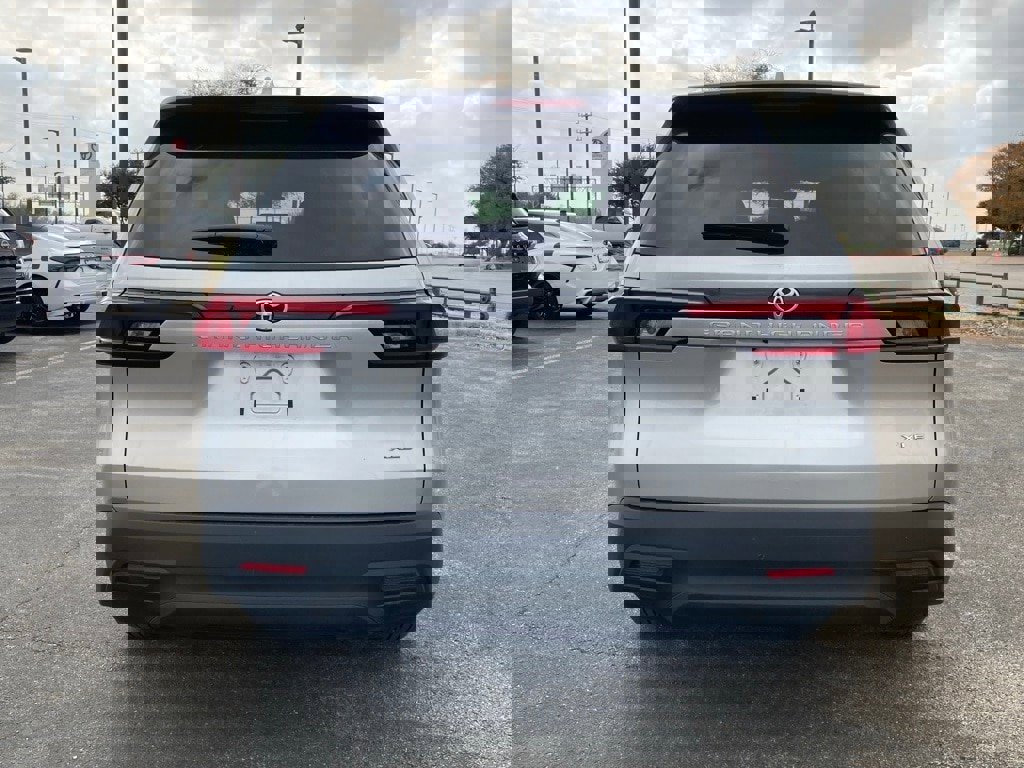 Certified 2025 Toyota Grand Highlander FWD image 6