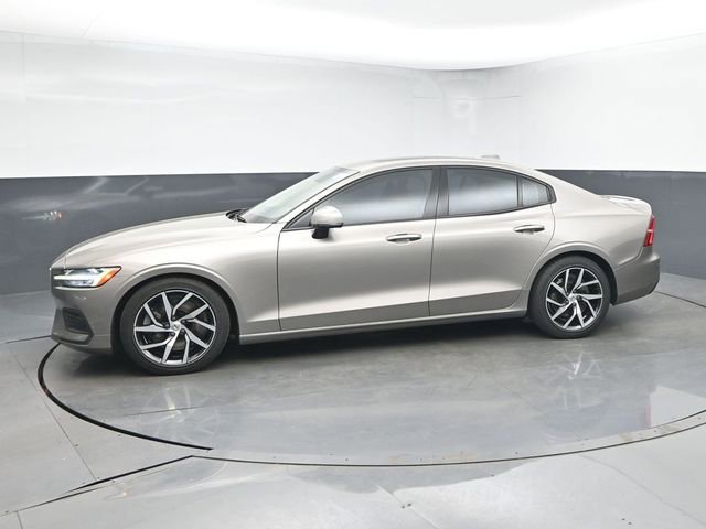 Used 2019 Volvo S60 T6 Momentum w/ Premium Package image 9