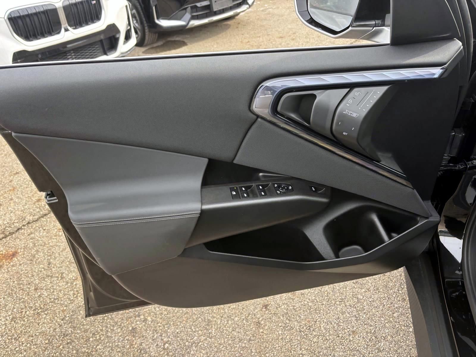 Used 2025 BMW X3 xDrive30i w/ Premium Package image 11