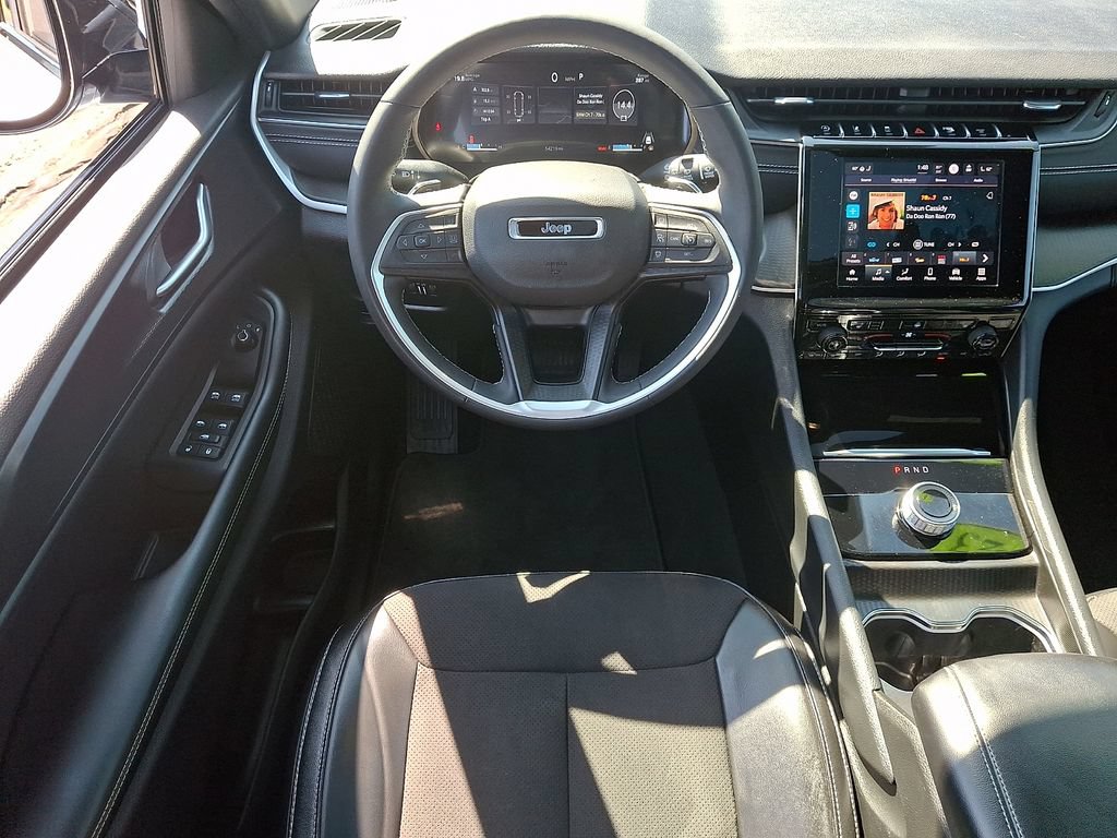 Used 2023 Jeep Grand Cherokee Altitude AWD/4WD image 12