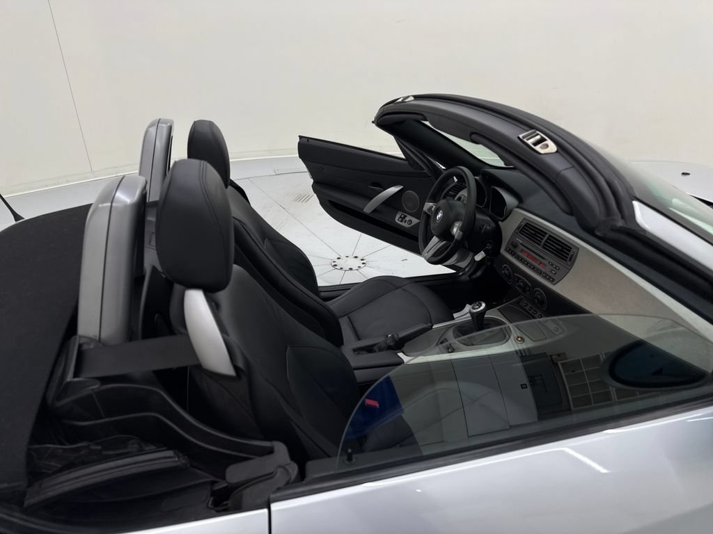 Used 2004 BMW Z4 3.0i RWD image 18